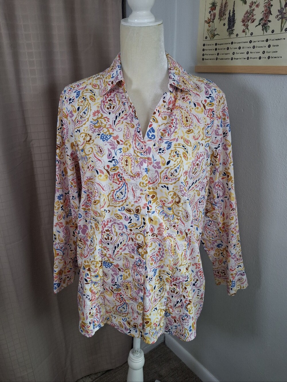 Croft & Barrow V Neck Long Sleeve Button Up Shirt White with Print Size XL